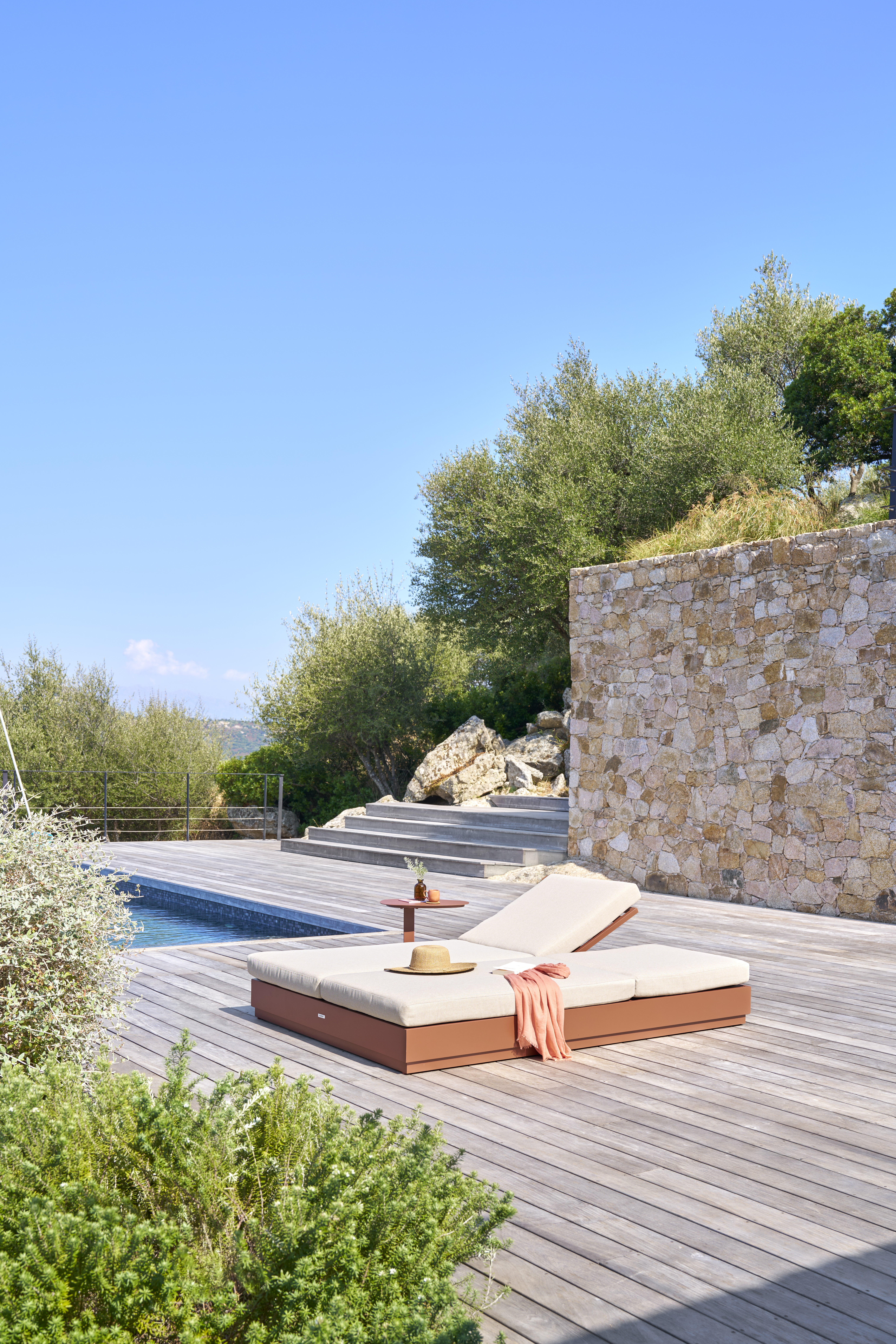 210849C-205200D-Allure_3